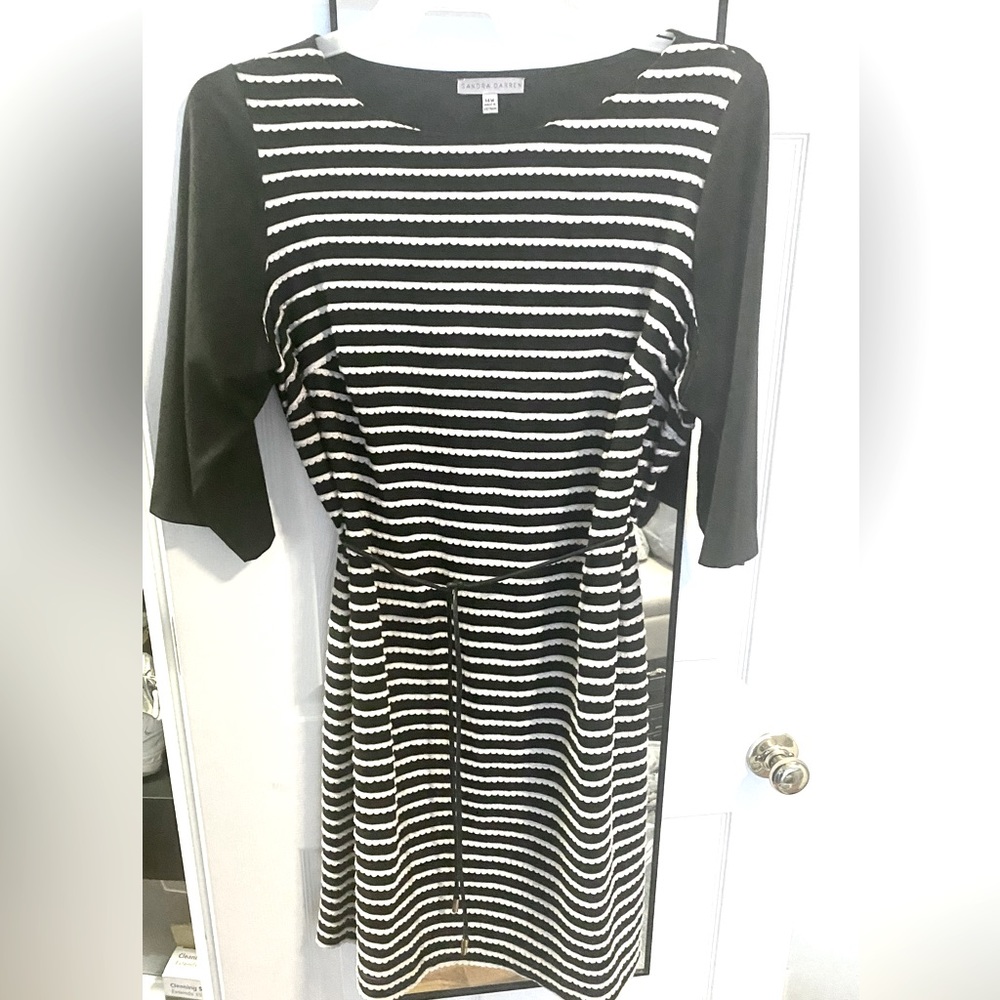 This is a beautiful fall/winter professional dress.
